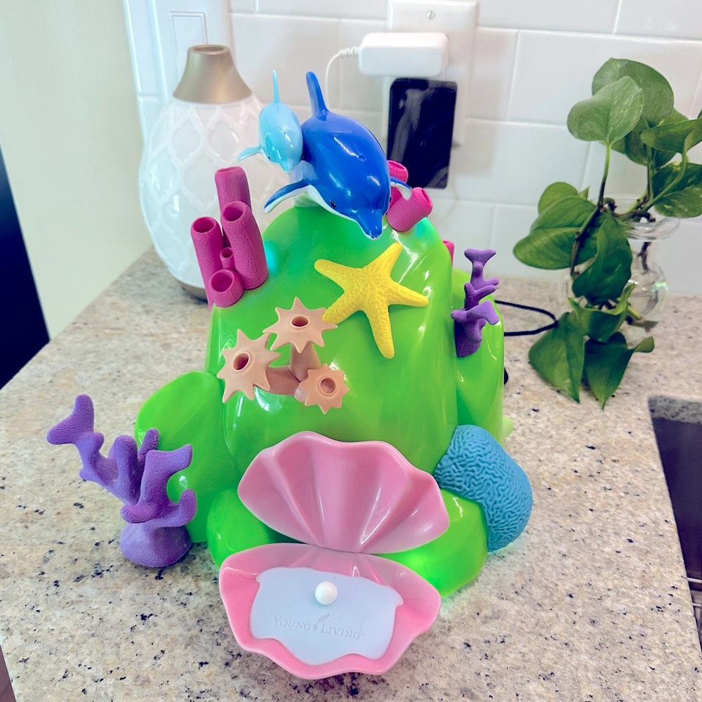 Young Living KidScents Dolphin Reef Diffuser cover + motor + power cord.